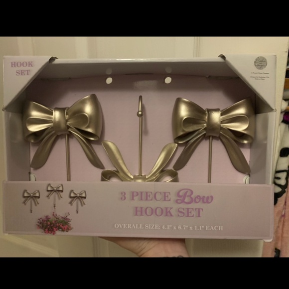 Bow wall hooks - Picture 1 of 1